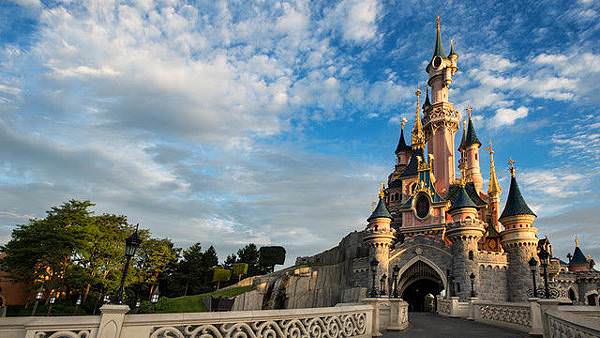 n018002_2050jan01_sleeping-beauty-castle_16-9.jpg