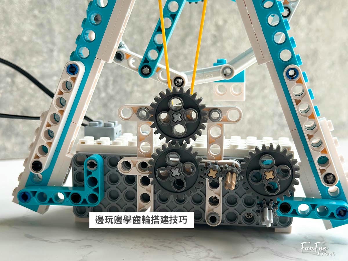 程式積木編程玩具推薦|AI世代必備的入門編程STEAM玩具!程式積木360合一編程套裝與72合一編程套裝,搭建會動會走的樂高機器人,在家也能玩樂高積木學科學及基礎編程! - 第15張圖 程式積木編程玩具推薦|AI世代必備的入門編程STEAM玩具!程式積木360合一編程套裝與72合一編程套裝,搭建會動會走的樂高機器人,在家也能玩樂高積木學科學及基礎編程!