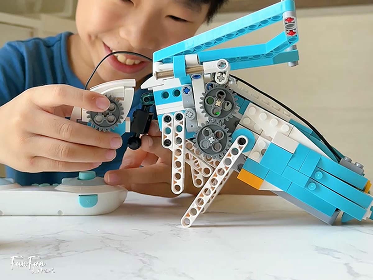 程式積木編程玩具推薦|AI世代必備的入門編程STEAM玩具!程式積木360合一編程套裝與72合一編程套裝,搭建會動會走的樂高機器人,在家也能玩樂高積木學科學及基礎編程! - 第19張圖 程式積木編程玩具推薦|AI世代必備的入門編程STEAM玩具!程式積木360合一編程套裝與72合一編程套裝,搭建會動會走的樂高機器人,在家也能玩樂高積木學科學及基礎編程!