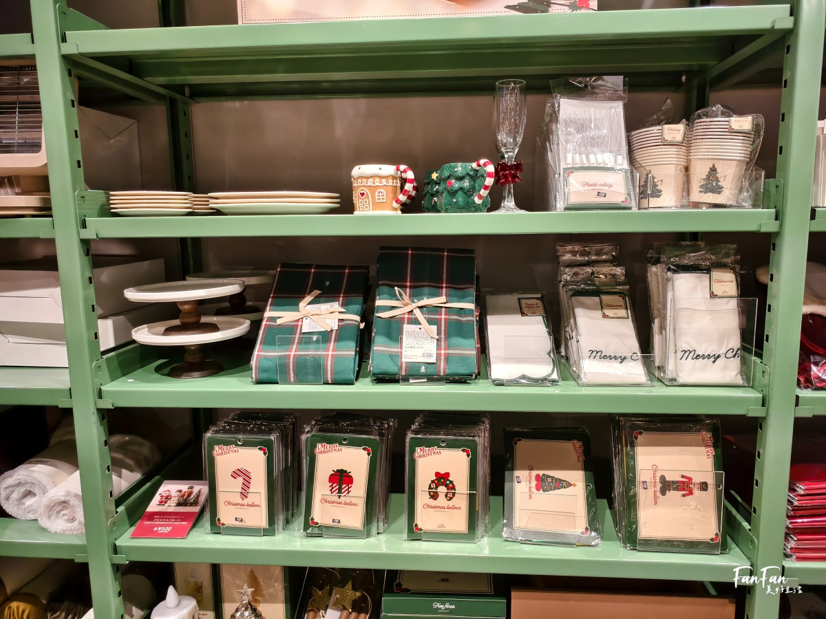 3COINS實用小物開箱推薦！人氣商品搶先看：3COINS必逛必買！日本百元雜貨店スリーコインズ｜原宿旗艦店