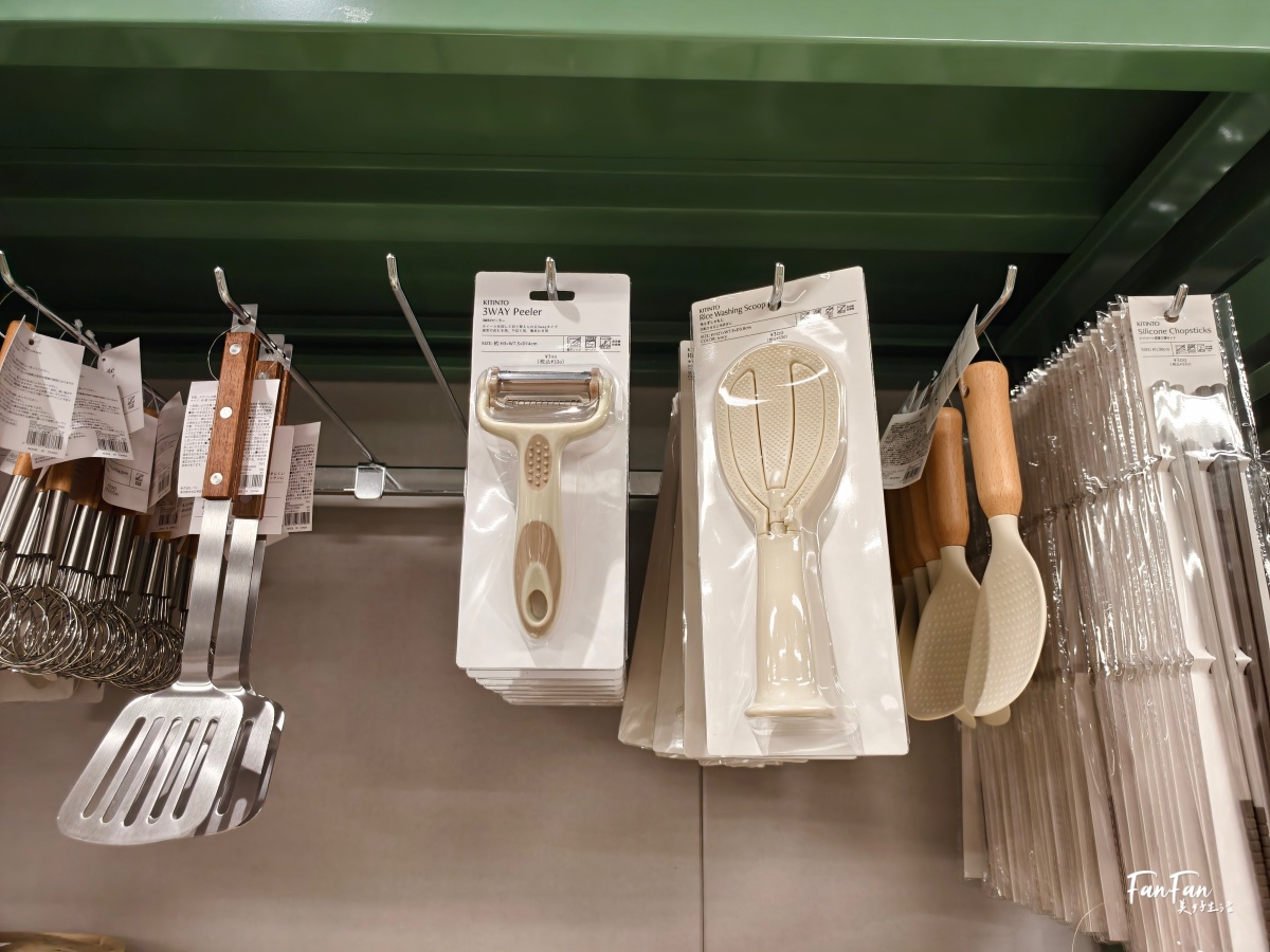 3COINS實用小物開箱推薦！人氣商品搶先看：3COINS必逛必買！日本百元雜貨店スリーコインズ｜原宿旗艦店