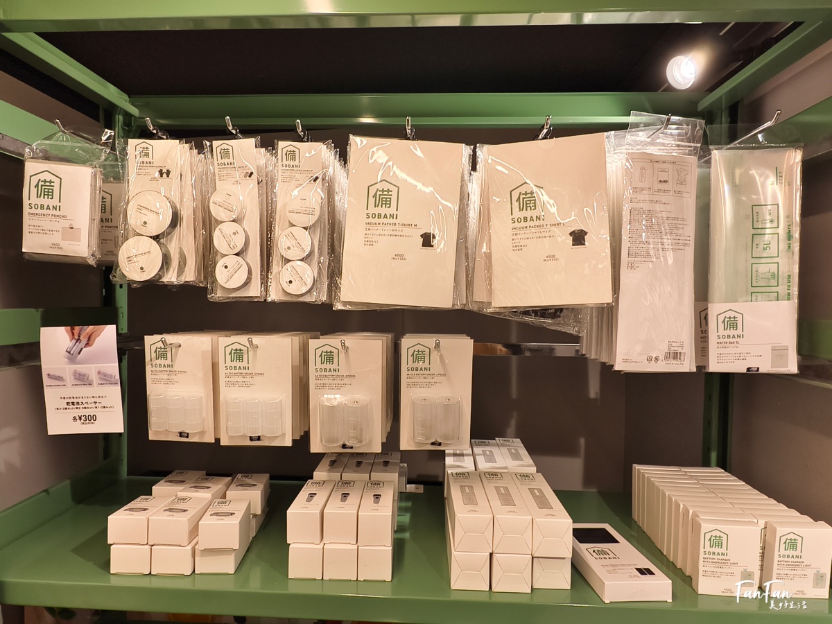 3COINS實用小物開箱推薦！人氣商品搶先看：3COINS必逛必買！日本百元雜貨店スリーコインズ｜原宿旗艦店