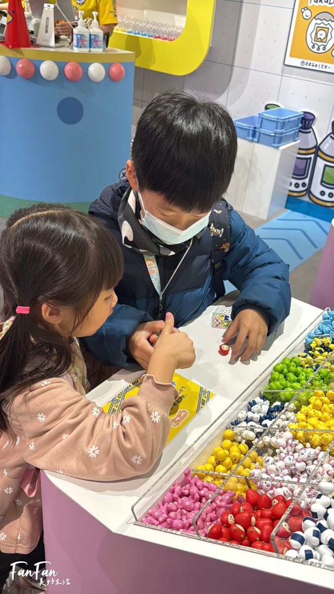 來去Tamagotchi factory原宿體驗概念店！Lab Tama連線交換最新道具、超萌必敗限定款迷你公仔造型瓶！たまごっち ふぁくとり